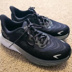 Women's 7B, Hoka Arahi 6 Black and Gray Running Shoes